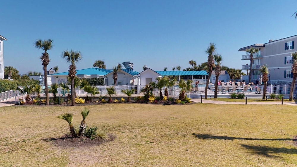 Tybee Beach Club 113 by Tybee Vacation Rentals