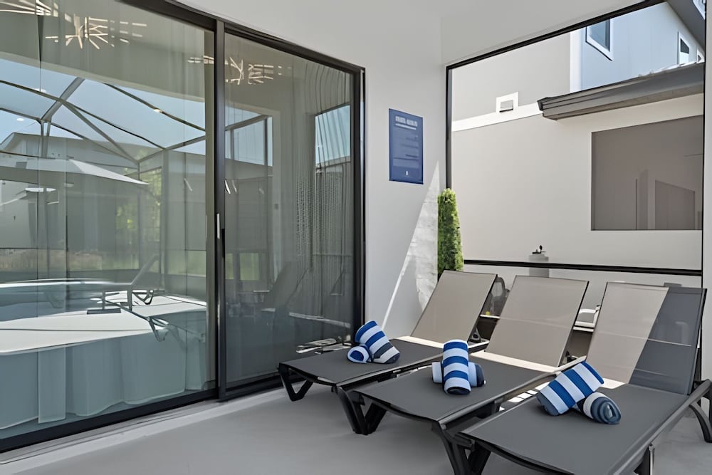 Luxury 6BR Near Universal, Pool, Spa & Game Room