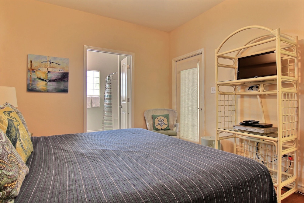 Admirals Quarters 103PB