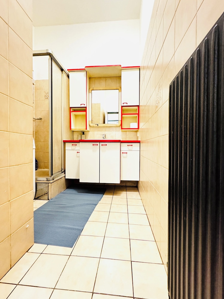 Cozy 2 Room Stay for 5 Near Stadthalle