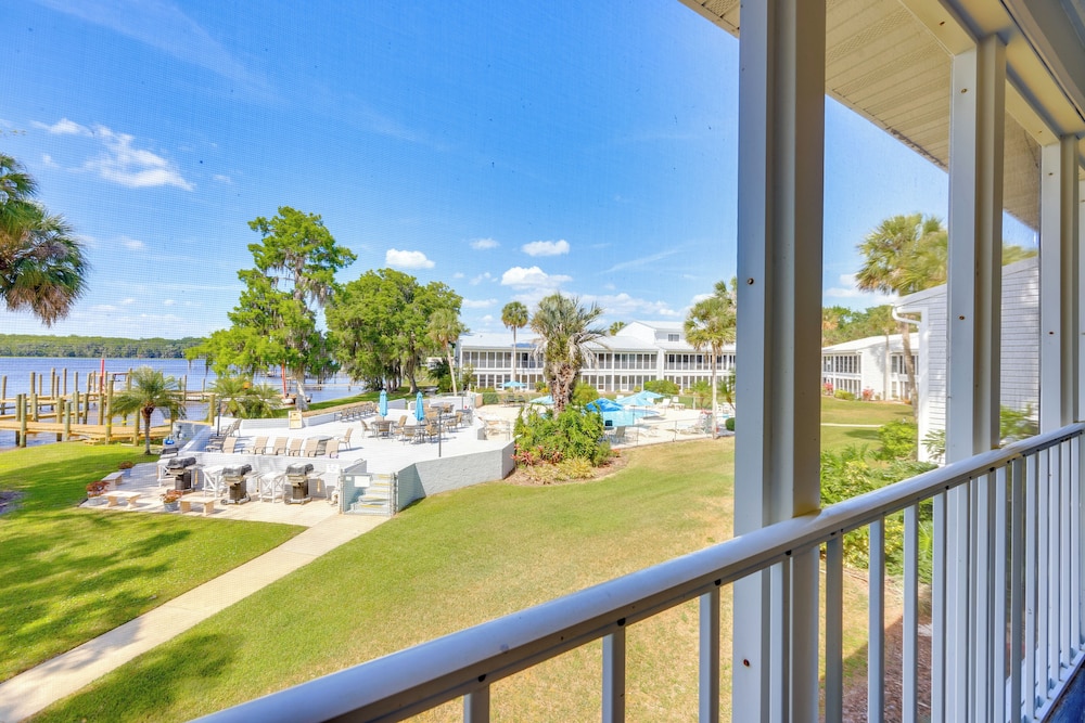 Private Balcony w/ Water Views: Welaka Condo!