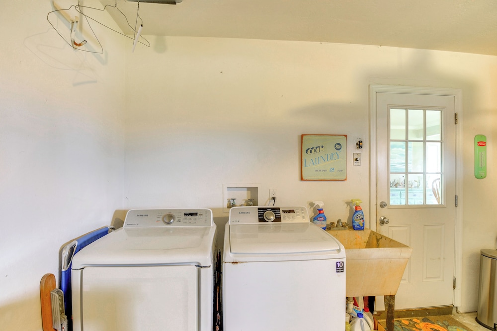 Swim, Fish & Walk to Shore: Ormond Beach Home!