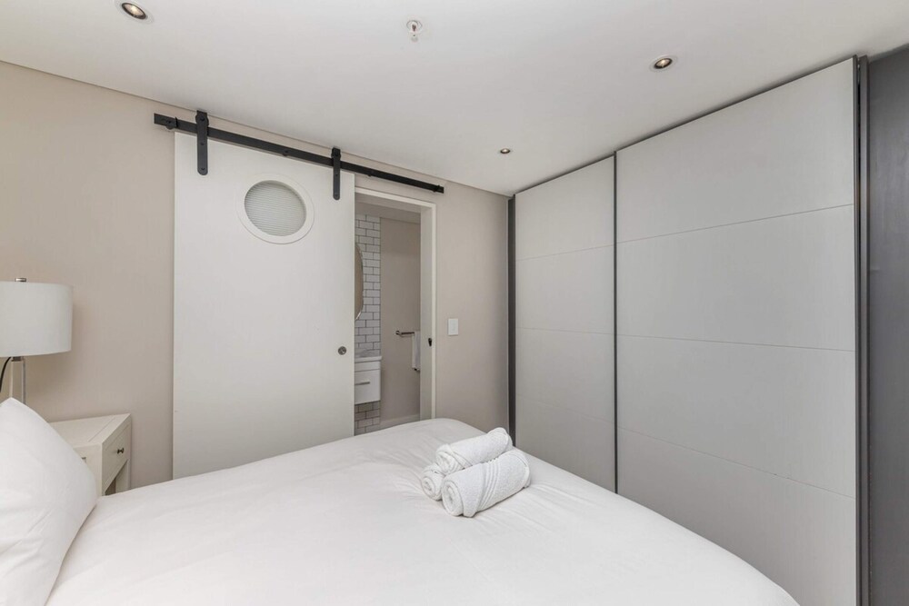 Stylish Minimalist Studio in Central Cape Town