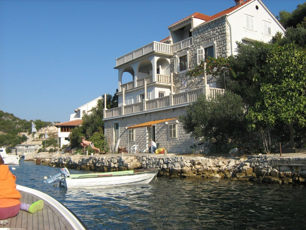 Photo 7