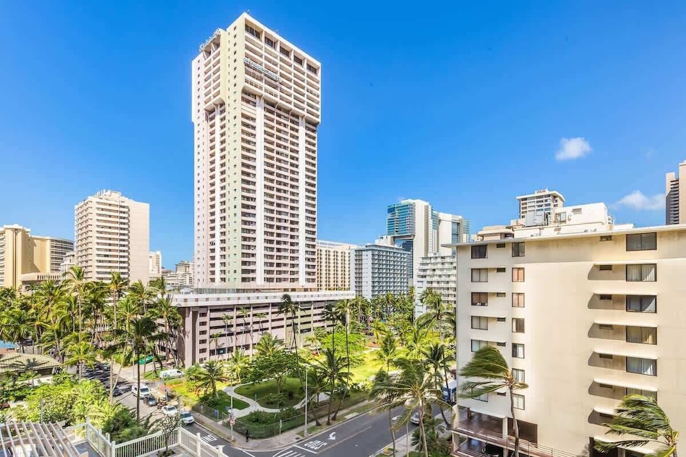 @marbella Lane - Stylish Island Stay w/ City Views