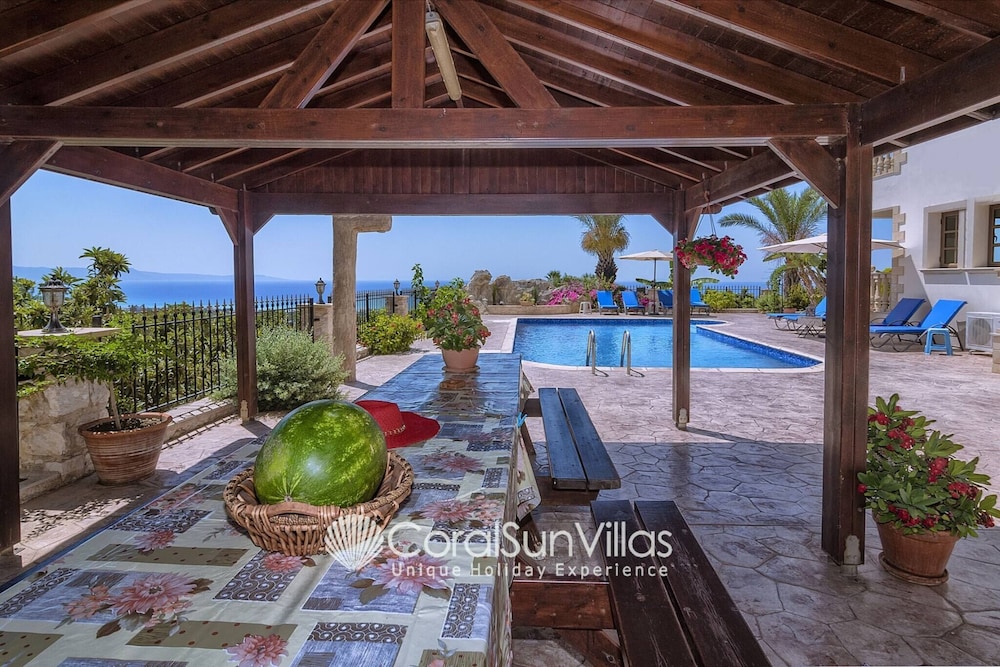 Away-from-it-all, Exceptional Sea Views Sleeps 10