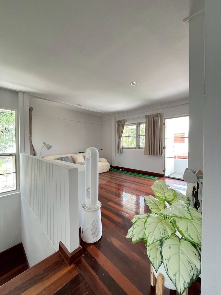 5 Beds 452sqm With Private Garden Pet-friendly Cctv Quiet and Homey