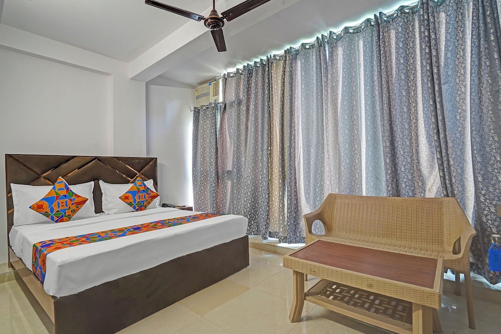 Fabhotel Aakarshan Residency