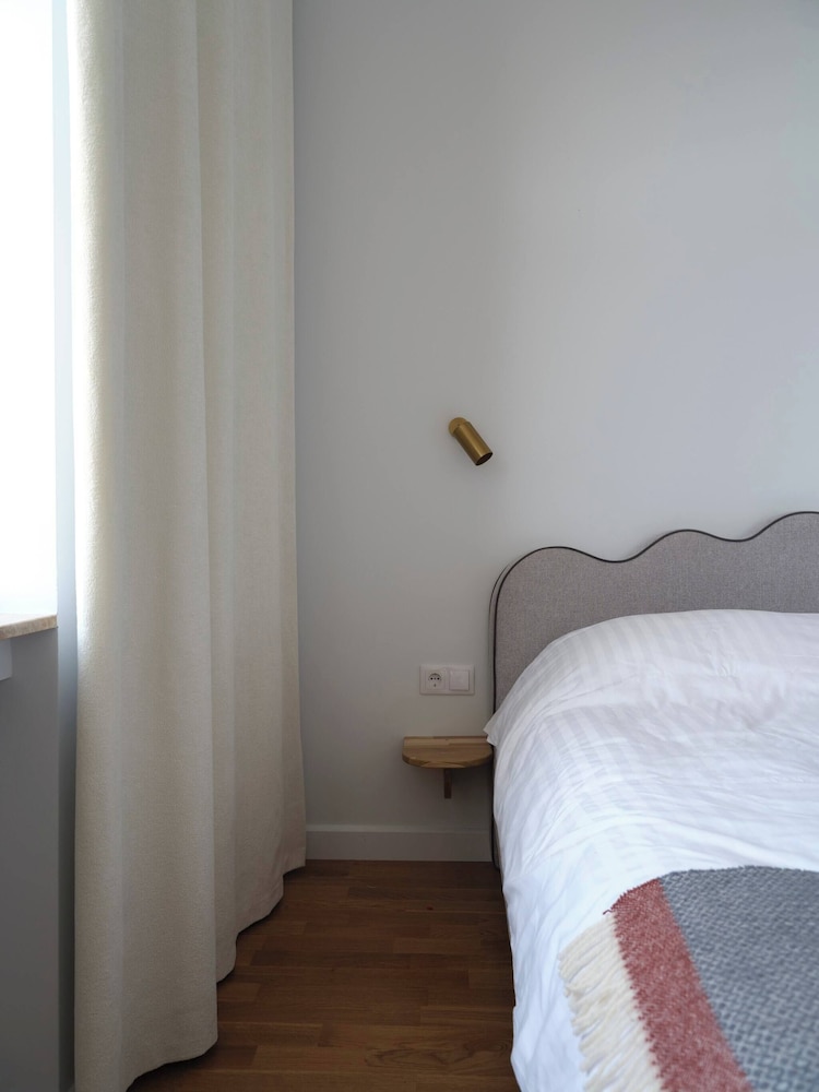 Miro Rooms Center Cloud - Quite Chic