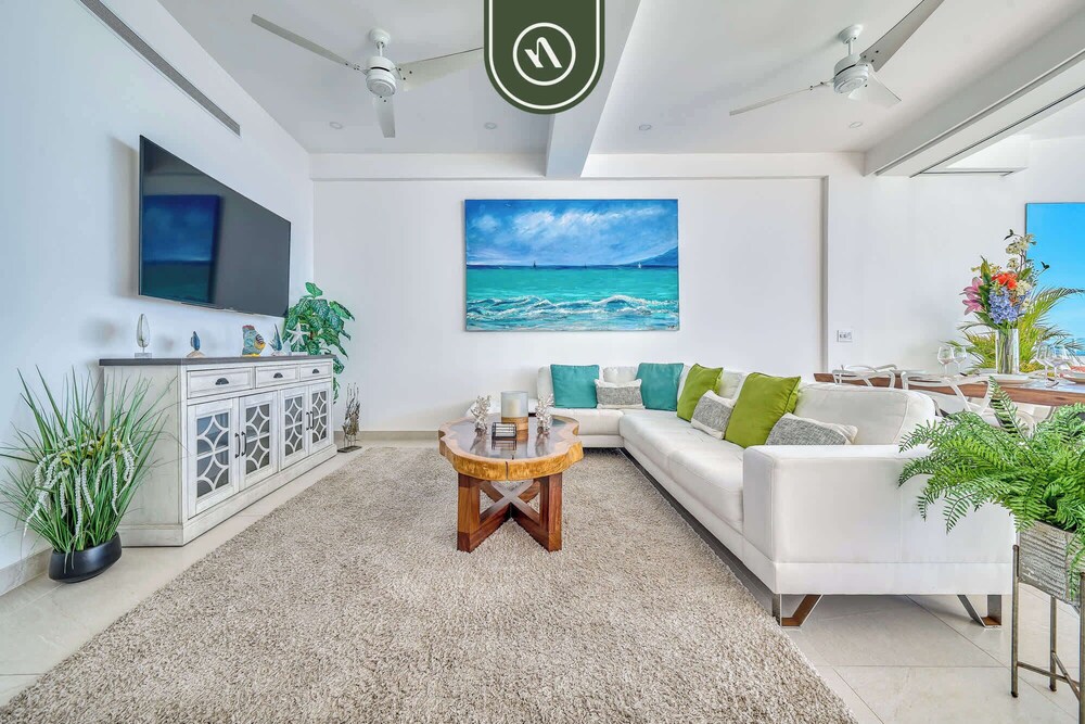 Oceanview Luxury Condo - Private Beach - Rooftpop