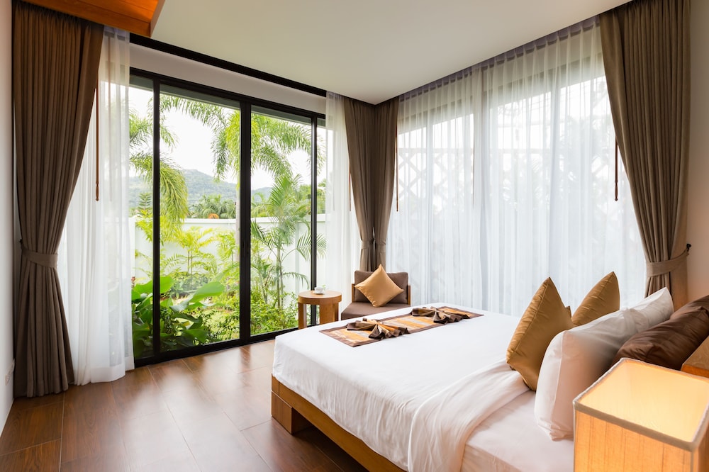Nai Harn Baan-Bua Villas