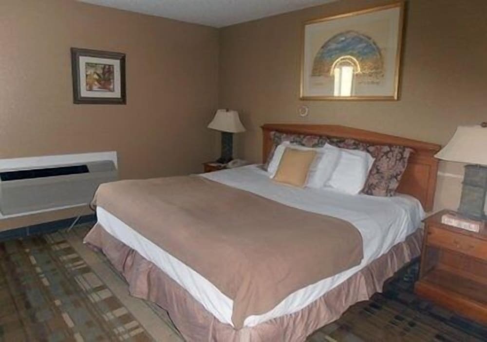 Cheyenne Vacations - Rodeway Inn Cheyenne I-80 East - Property Image 5