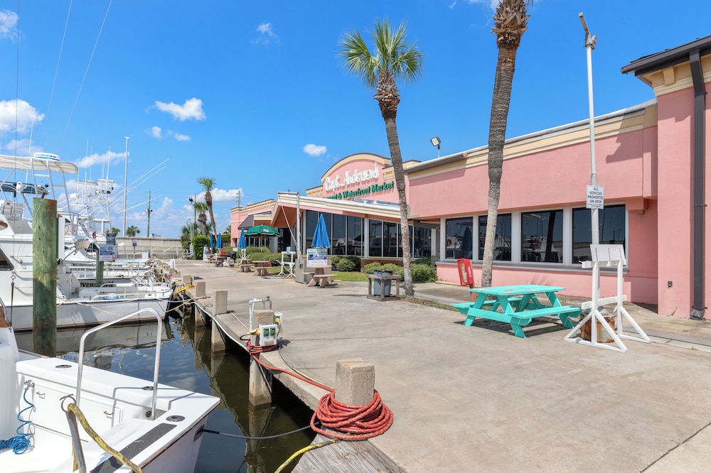 Treasure Tides3br Beachfront Corner Unit Sleeps 8 With Stunning Gulf Views!