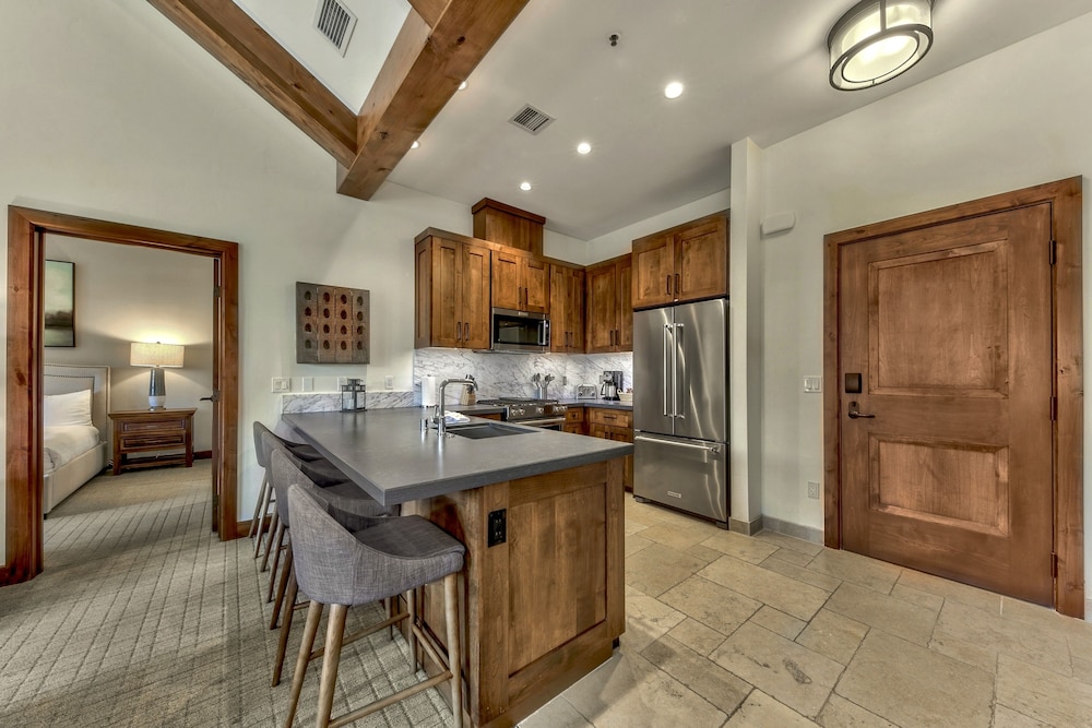 Lake Tahoe Vacations - Luxury Two Bedroom Residence steps from Heavenly Village Book 7 Nights for 10 Off by RedAwning - Property Image 21