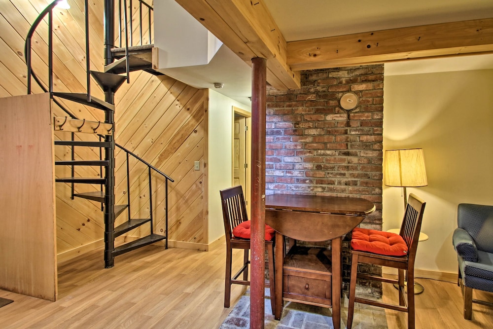 Pet-friendly Rumney Cabin on Stinson Lake!