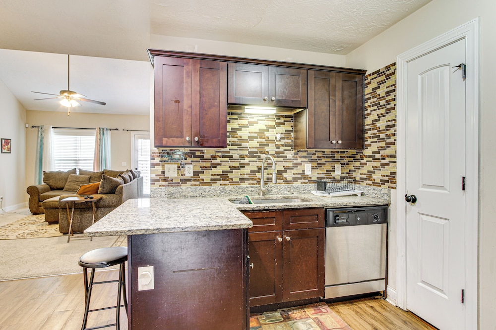 7 Mi to Dtwn Augusta: Townhome Near Shops & Eats!