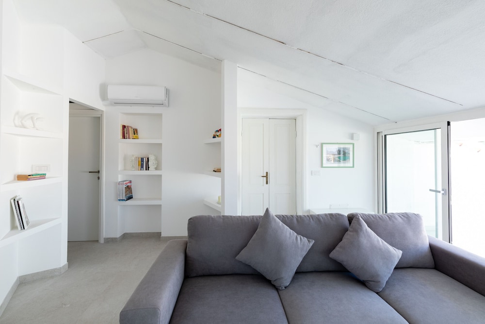 Romantic Apartment With Terrace by Wonderful Italy