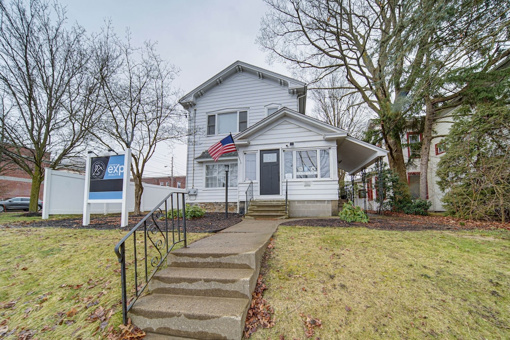 Meadville Vacations - Central Meadville Apartment - Walk to Downtown! - Property Image 2