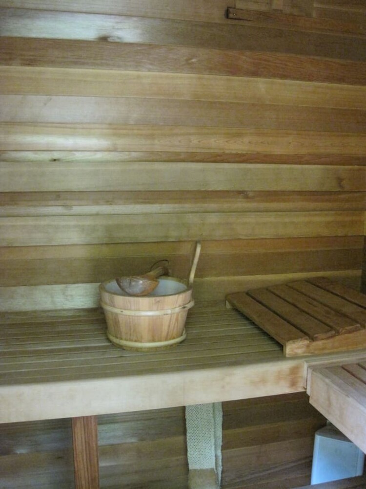 Garrison Gem Pool Sauna Hot Tub Steam