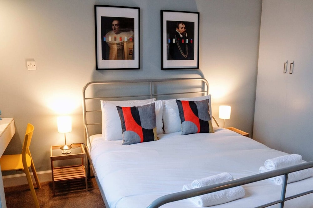 Stylish Apartment in Edinburgh's New Town