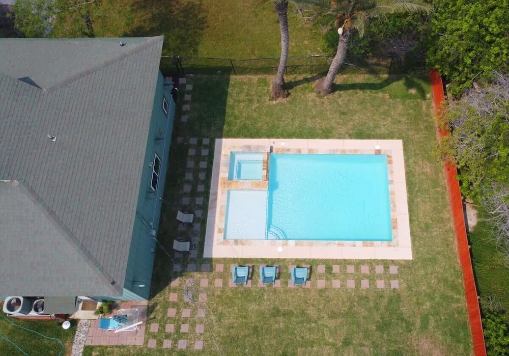 Madre Azul Bay House 3 Bedroom Home