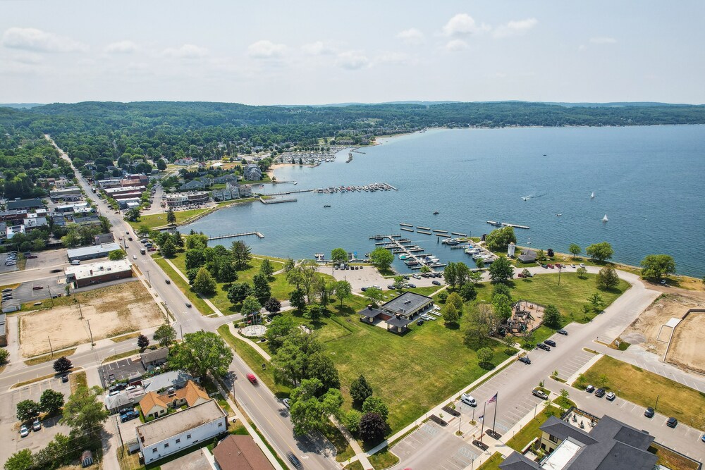 Boyne City Cottage: Walk to Downtown & Lake! view 2