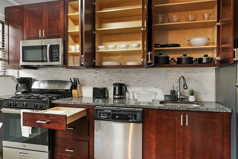 1BR Delightful Apartment in Ravenswood - Image 5