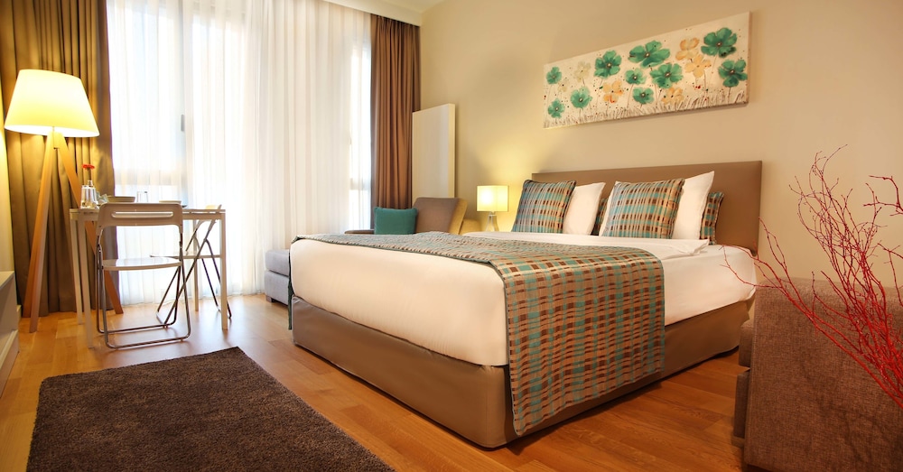 G Suites Airport