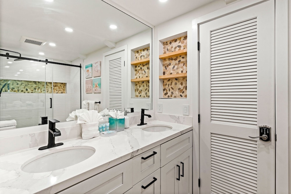 Summer Sale! Deluxe Modern Renovation, Split-ac, Kamaole Sands 4-411, Book Now!