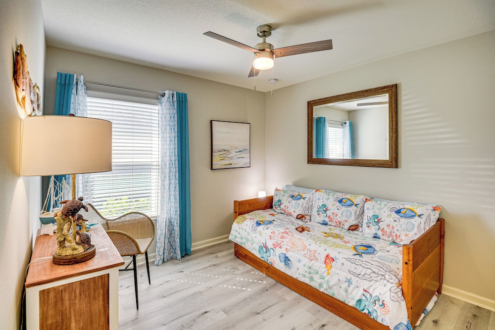10 Mi to Ocean: Home w/ Lanai in Ormond Beach!
