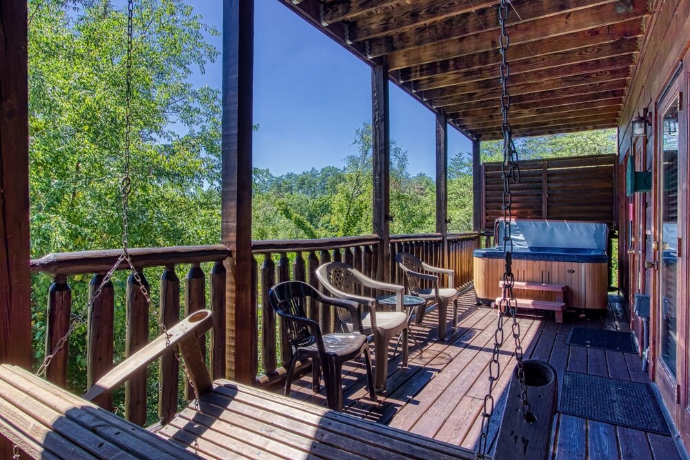 Ern850 - Simply The Best - Great Location - Close To All The Action! 4 Bedroom Cabin by RedAwning view 4