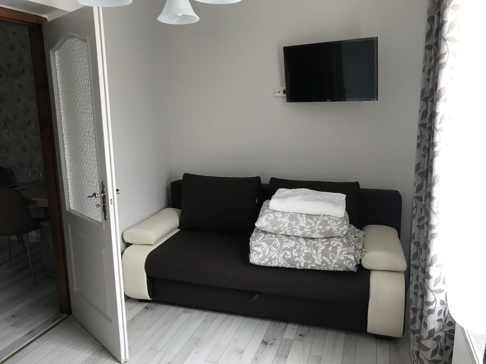 F 57 panzió view 4