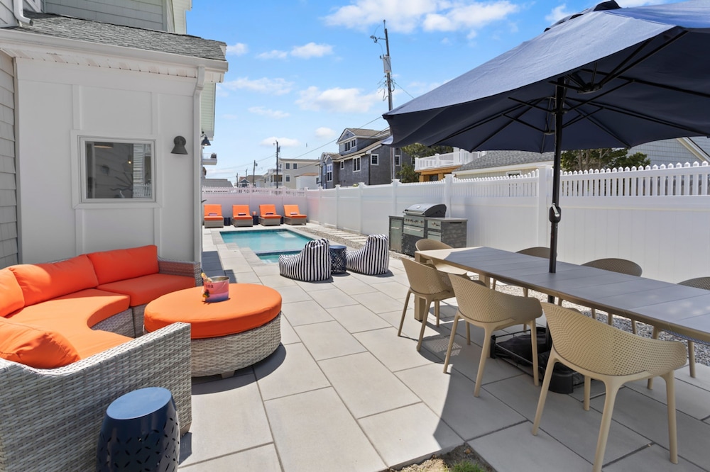 Heated Pool Hot Tub 5BR Game Room Elevator Cabana
