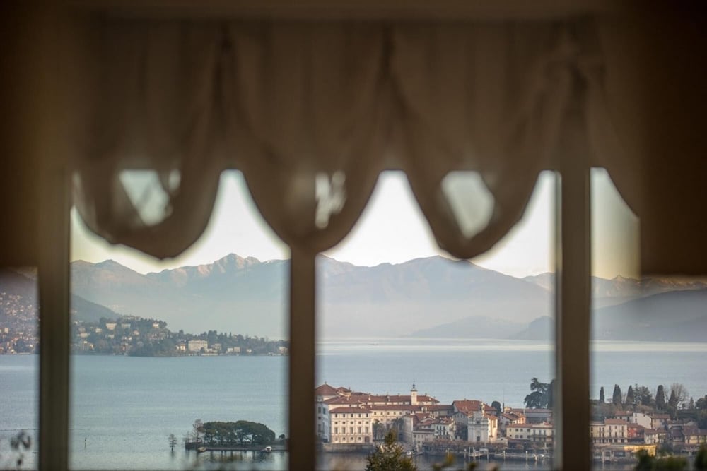 Sana Luxury Apartment in Stresa With Lake View view 5