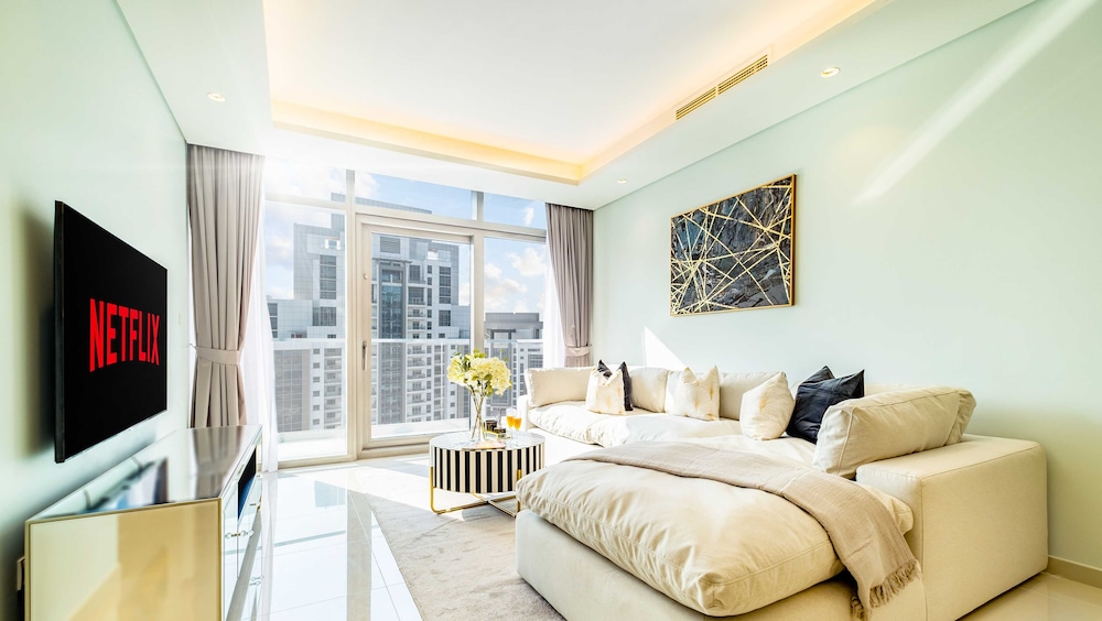 LUX Paramount Burj View Business Bay