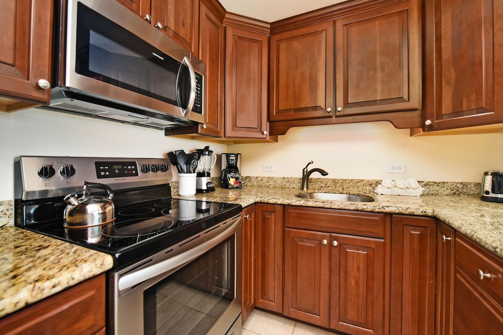 Kaanapali Shores #160 2 Bedroom Condo by RedAwning