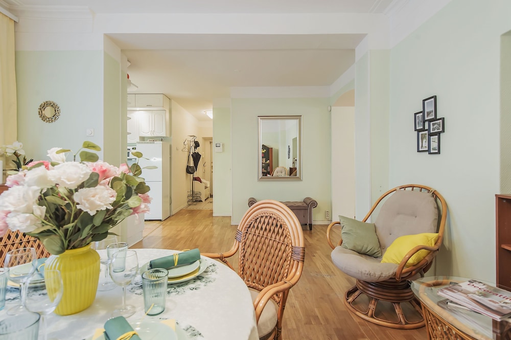 GM Apartment Staropimenovskiy 16