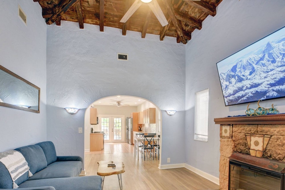 Sunset Home West Palm Beach/close to Downtown/ Shops/ Pet Friendly view 3