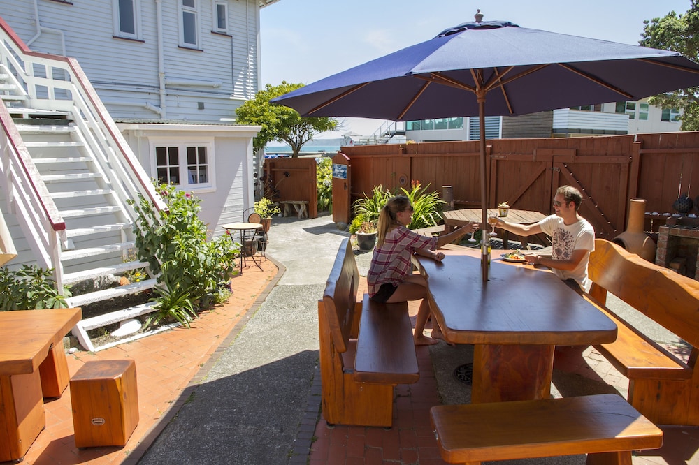 Moana Lodge - Guest House