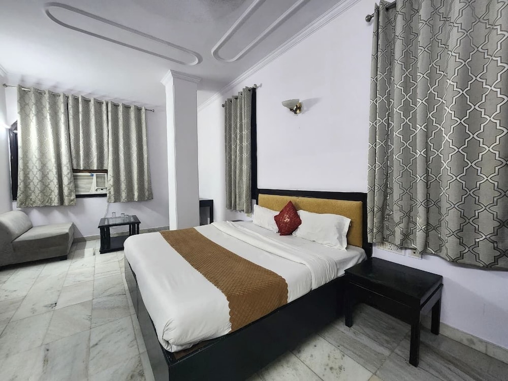 Hotel Grand Central Near Karolbagh Metro