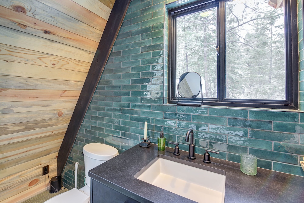 Stunning A-frame Cabin, Steps to Clark Fork River view 5