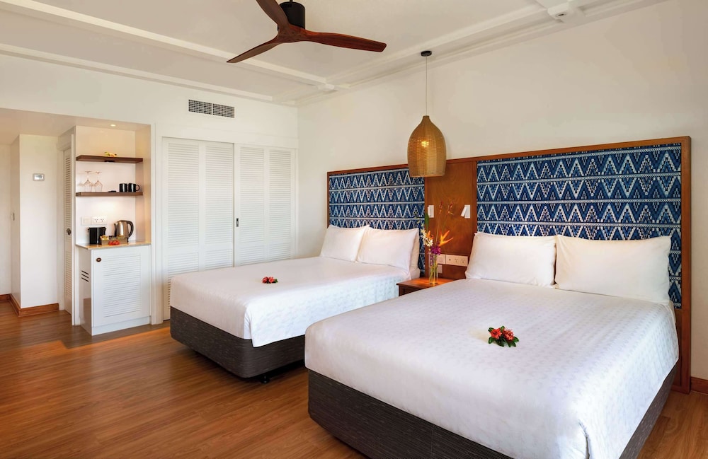 Outrigger Fiji Beach Resort 10