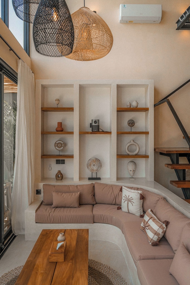AYO Villa