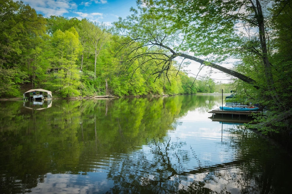 Lakefront-nestled in Nirvana