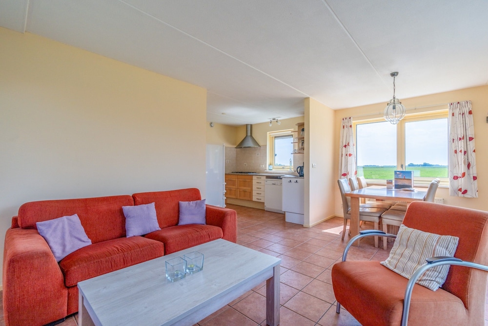 Modern and Attractive 5-person Holiday Home