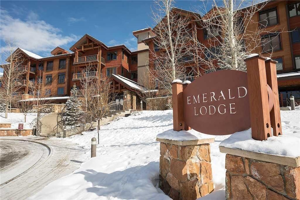 5111 Emerald Lodge, Trappeur's Crossing Apartment 2