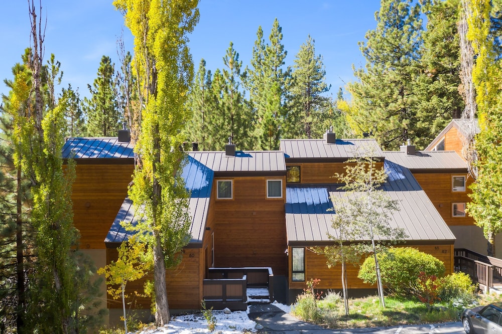 Pinegrove by Avantstay Beautiful Villas Condo Just Outside Tahoe City