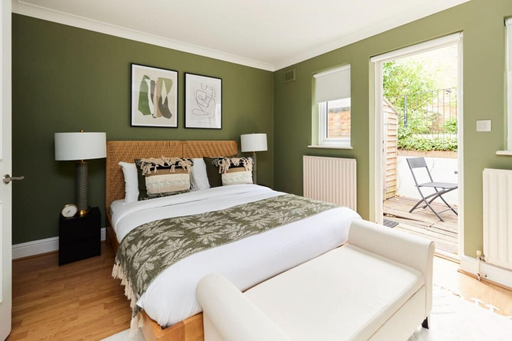 The Putney Getaway - Bewitching 1bdr Flat With Patio