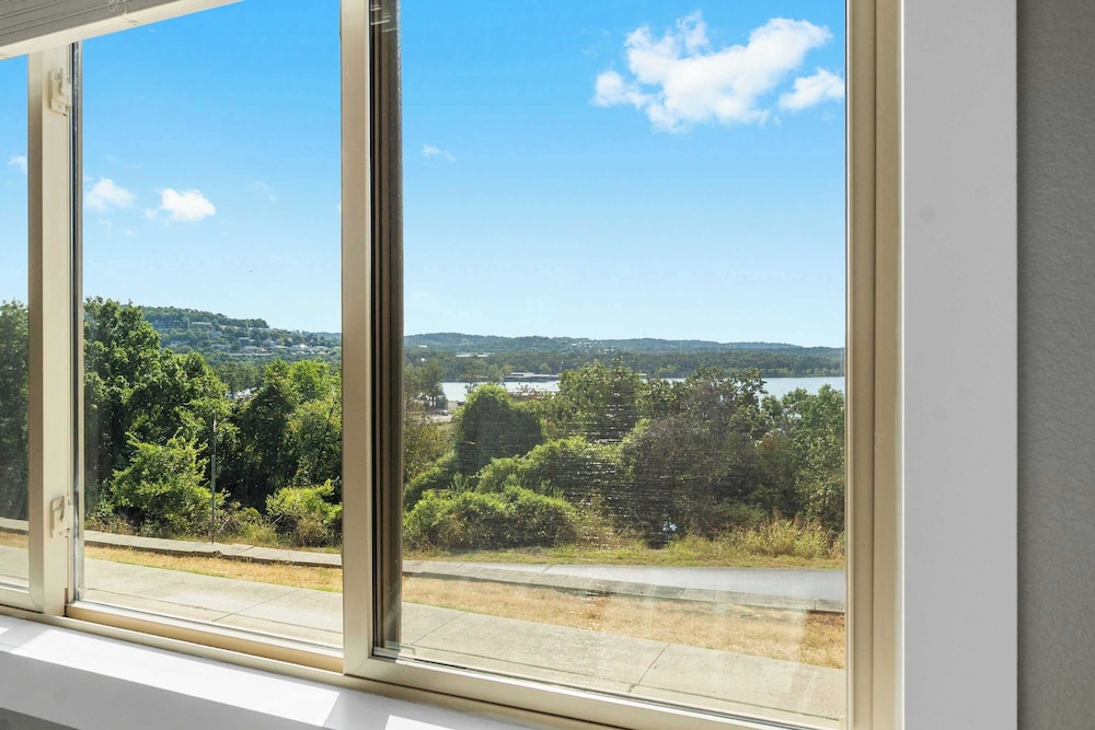Waterview Oasis Stay for 4