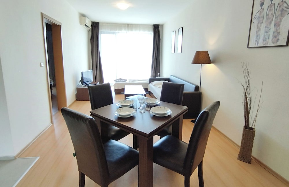 New Line Village Apartments, up to 4 Guests